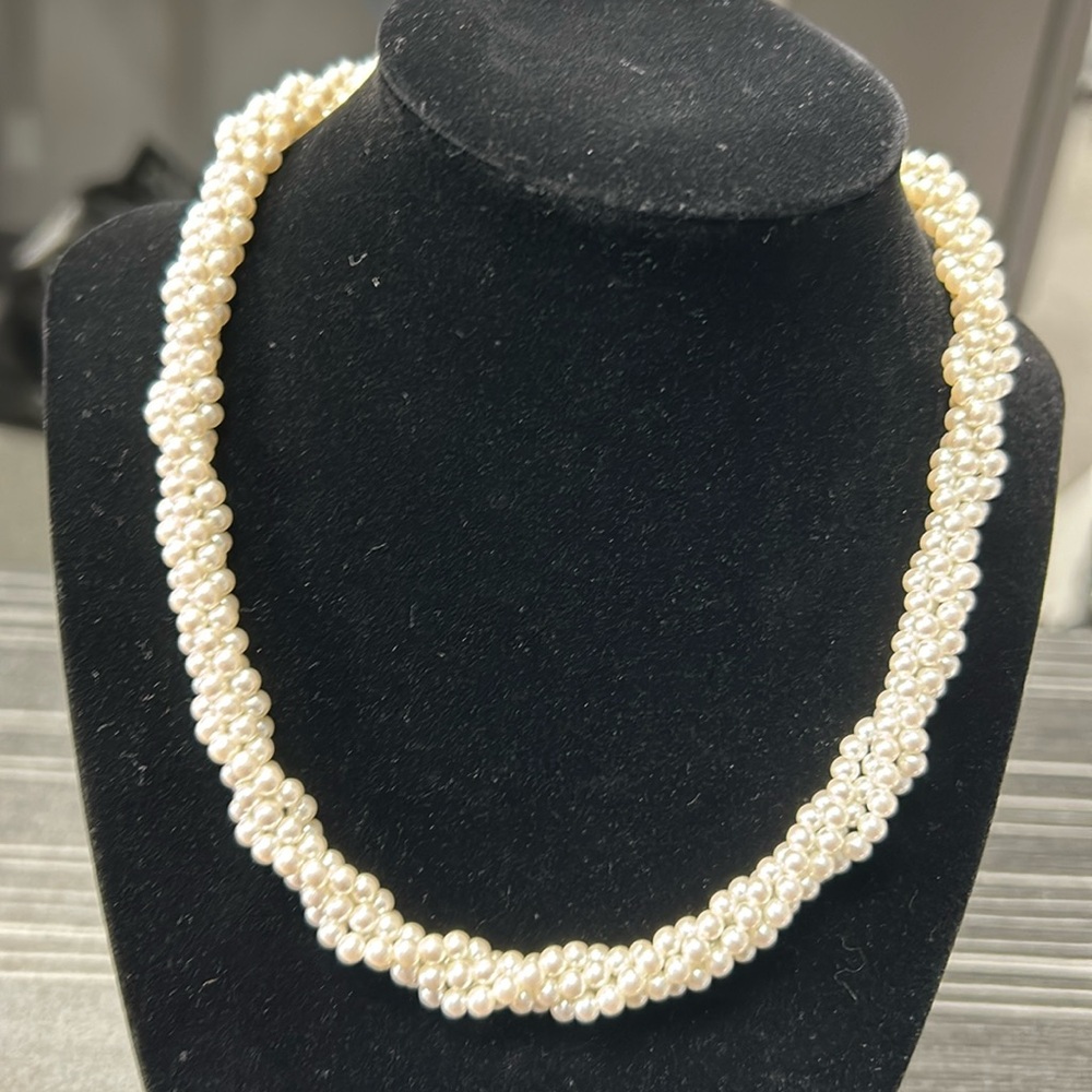 Faux twisted pearl Napier signed necklace